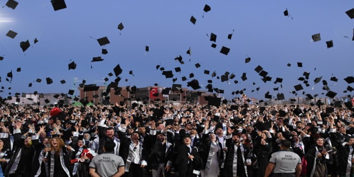 Adıyaman Üniversitesi’nde mezuniyet coşkusu yaşandı
